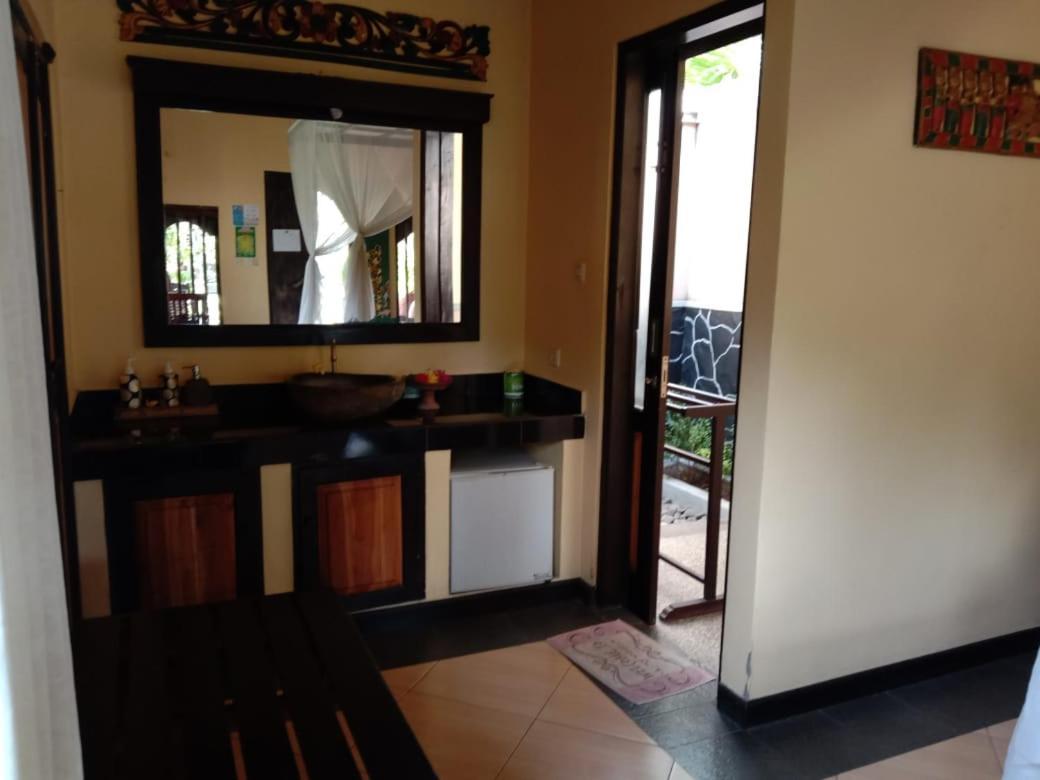 Tirta Sari Bungalow Hotell Pemuteran Exteriör bild