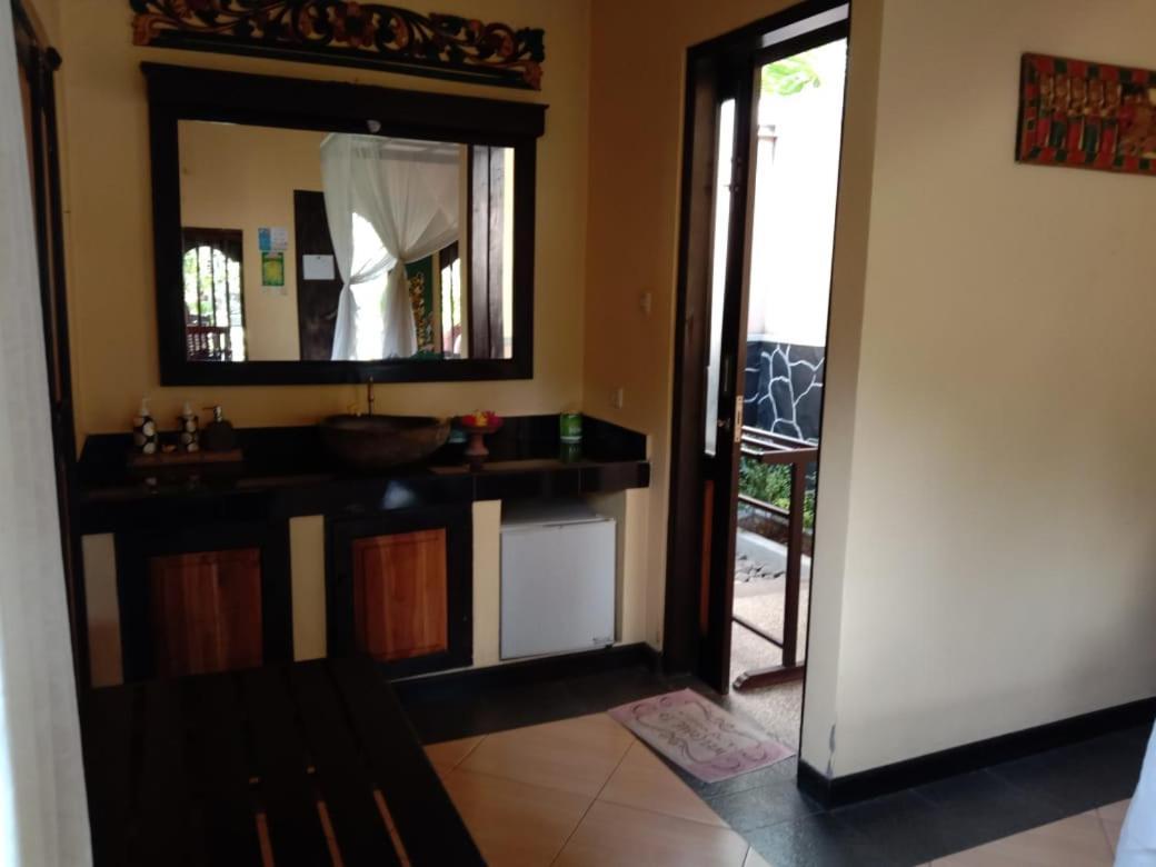 Tirta Sari Bungalow Pemuteran Exteriör bild